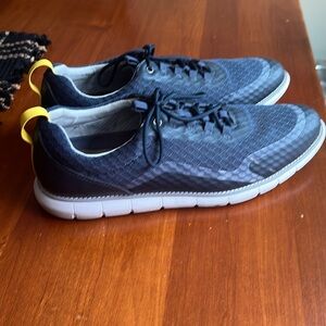 Mens casual dress sneakers. Size 11